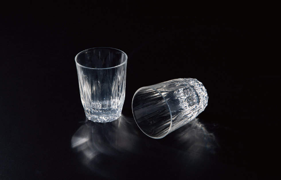 ガラスのように繊細なのにけっして割れないゴムのグラス。 | 大阪製 